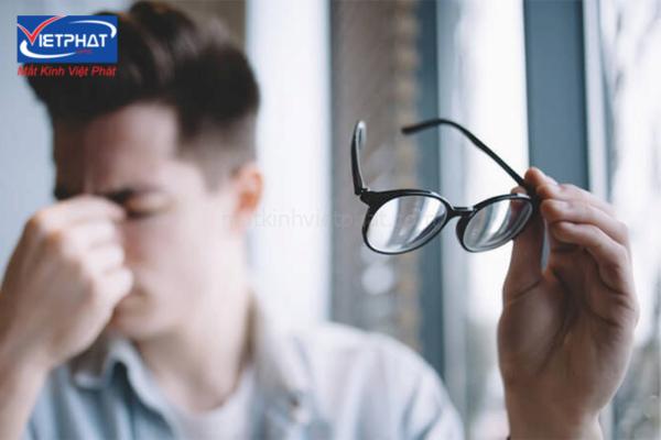 Bao lâu thay kính cận 1 lần - Trường hợp cần thay kính cận mới 7 Mắt có dấu hiệu tăng độ