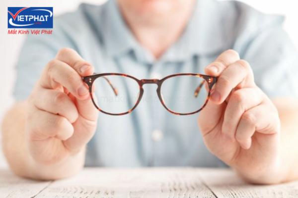 Bao lâu thay kính cận 1 lần - Trường hợp cần thay kính cận mới 9 Đo mắt miễn phí tại mắt kính Việt Phát