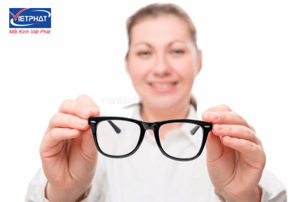 Bao lâu thay kính cận 1 lần - Trường hợp cần thay kính cận mới 11 Đo thị lực mắt kiểm tra mắt chi tiết nhất