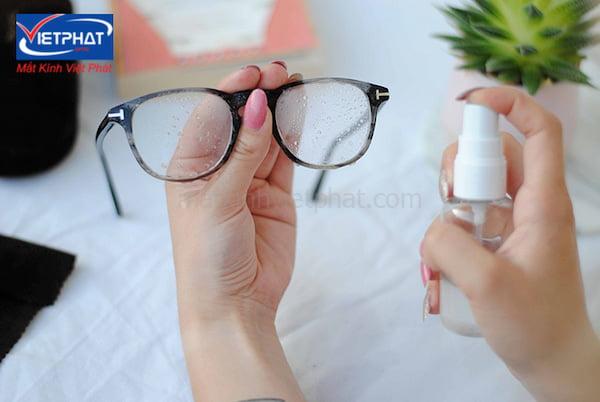 7 cách bảo quản kính râm đơn giản sử dụng bền lâu 8 Vệ sinh kính râm đúng cách