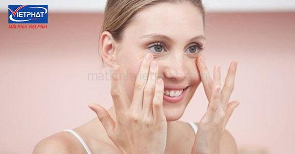 Cận mấy độ thì nên đeo kính? Có nên đeo kính khi cận nhẹ? 14 Tập thể dục cho mắt