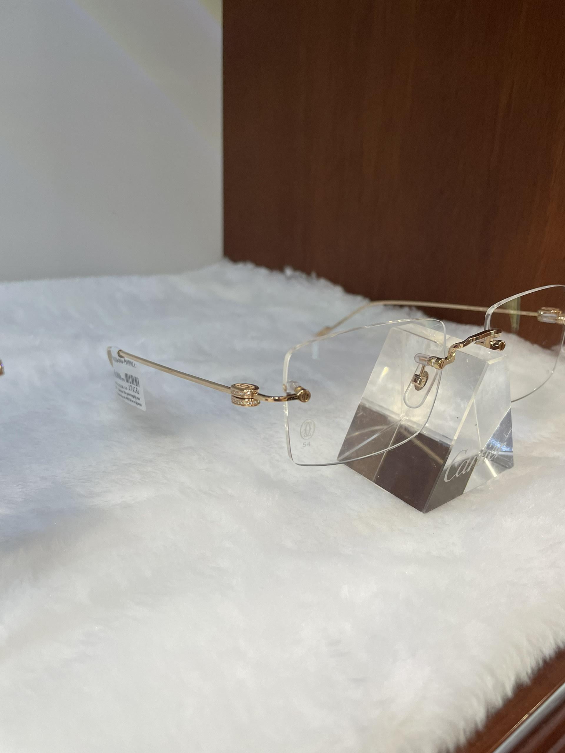 Gọng kính Cartier CT0422O 22 chi tiết sang trọng
