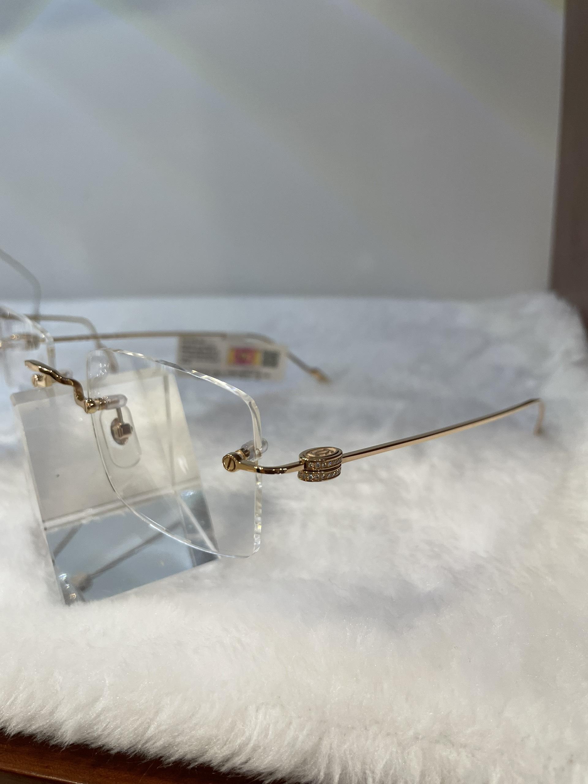 Gọng kính Cartier CT0422O 20 Thiết kế thanh lịch