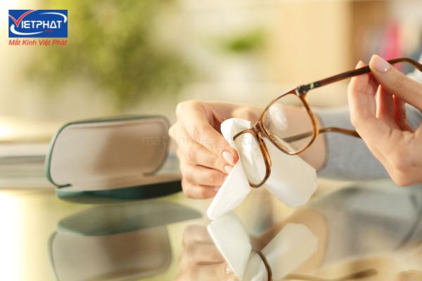 5 nguyên nhân gọng kính bị tróc sơn và cách sửa 10 Gọng kính kim loại bị tróc sơn