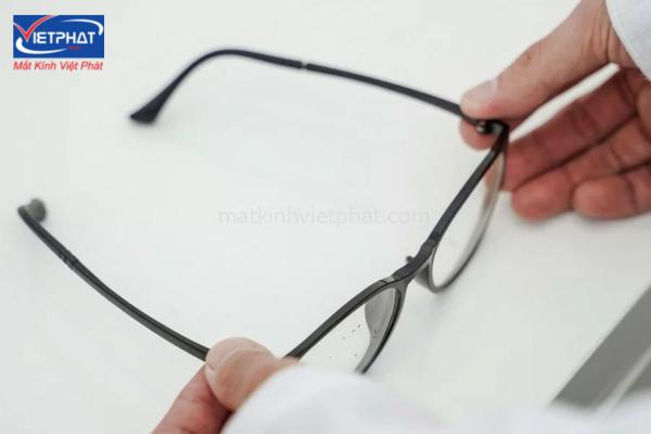 Cách chọn gọng kính cho người cận nặng phù hợp 7 Gọng kính cho người cận nặng