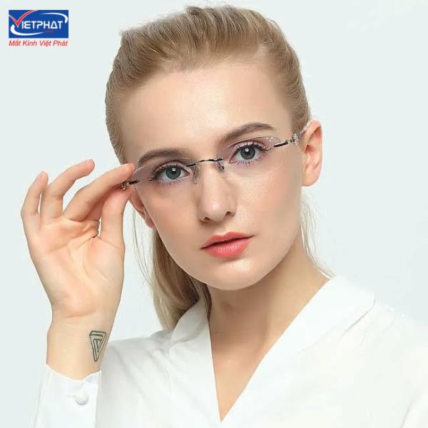 Cần lưu ý gì khi mua gọng kính khoan