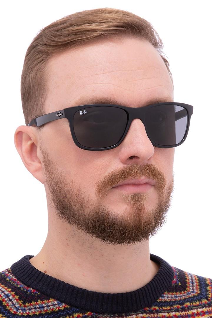 Kính RayBan Wayfarer có thiết kế đẹp mắt