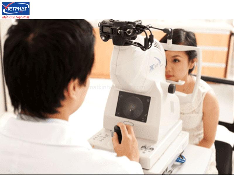 Bệnh cườm nước có nguy hiểm không? Nguyên nhân và cách điều trị 12 Thăm khám thường xuyên trị bệnh cườm nước