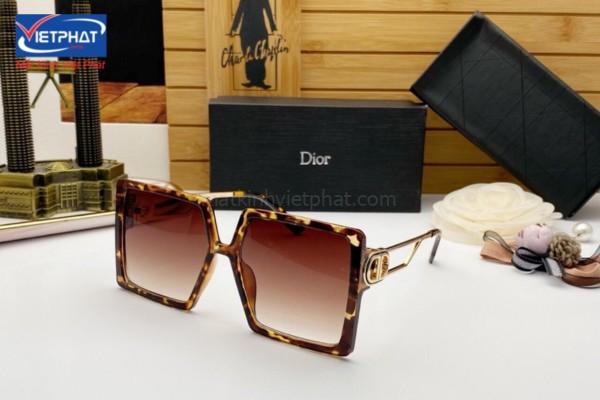 Top 15 các thương hiệu mắt kính nổi tiếng nhất mọi thời đại 18 các thương hiệu mắt kính nổi tiếng