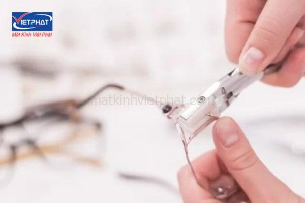 Cách đeo kính không bị đau tai - Nguyên nhân và cách khắc phục 8 đeo kính bị đau vành tai