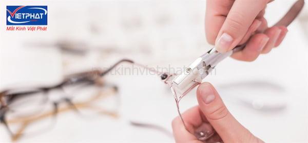 Cách đeo kính không bị hằn mũi hiệu quả bạn phải biết 9 đeo kính bị hằn ở mũi