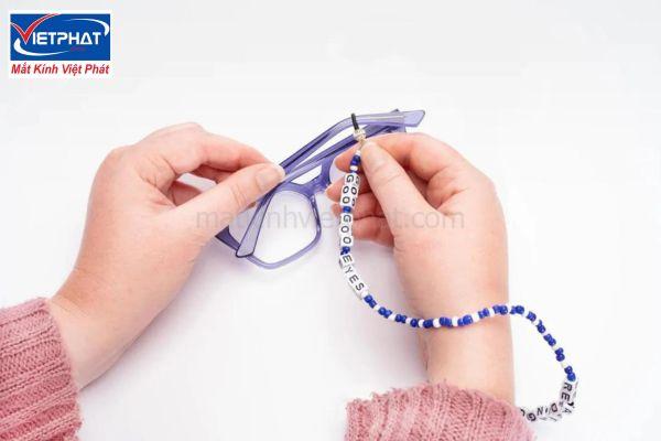 Hướng dẫn cách làm dây đeo kính tại nhà đơn giản 11 Cách làm dây đeo kính tại nhà