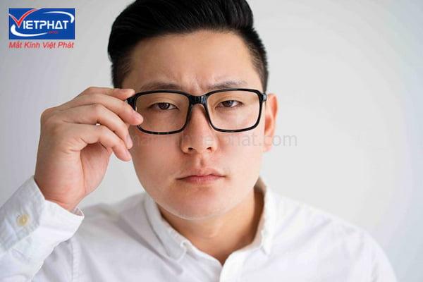 Cận lệch độ, bất đồng khúc xạ là gì? Nguy cơ và cách chữa 7 bất đồng khúc xạ là gì