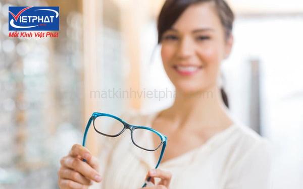 Cận mấy độ thì nên đeo kính? Có nên đeo kính khi cận nhẹ? 13 Có nên đeo kính khi cận nhẹ
