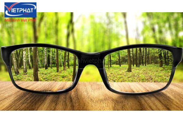 Đeo kính cận nhìn vật bị cong? Làm sao để khắc phục? 5 đeo kính cận nhìn vật bị cong