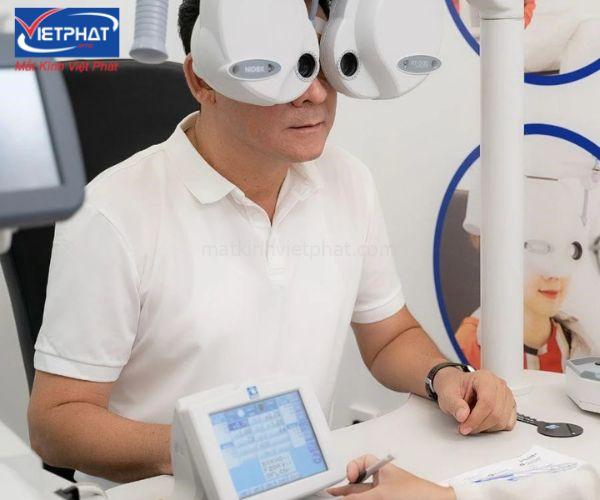 Đeo kính cận nhìn vật bị cong? Làm sao để khắc phục? 7 đeo kính cận nhìn vật bị cong