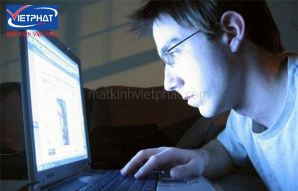Khoảng cách từ mắt đến màn hình máy tính là bao nhiêu thì tốt? 11 Điều gì xảy ra khi không đảm bảo khoảng cách từ máy tính đến mắt?