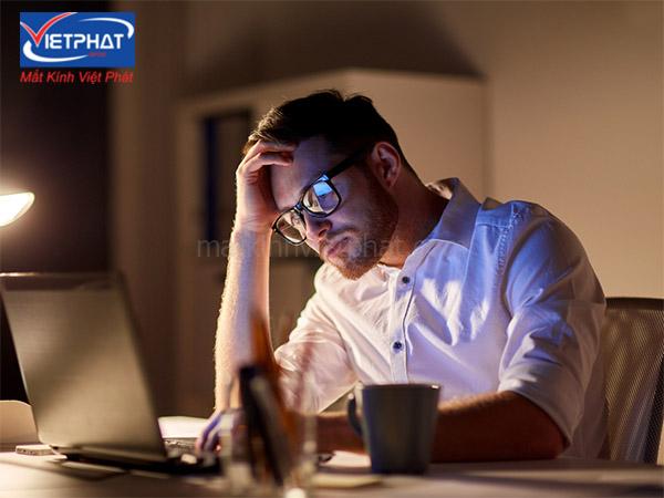 Khoảng cách từ mắt đến màn hình máy tính là bao nhiêu thì tốt? 15 Cách bảo vệ mắt khi sử dụng máy tính