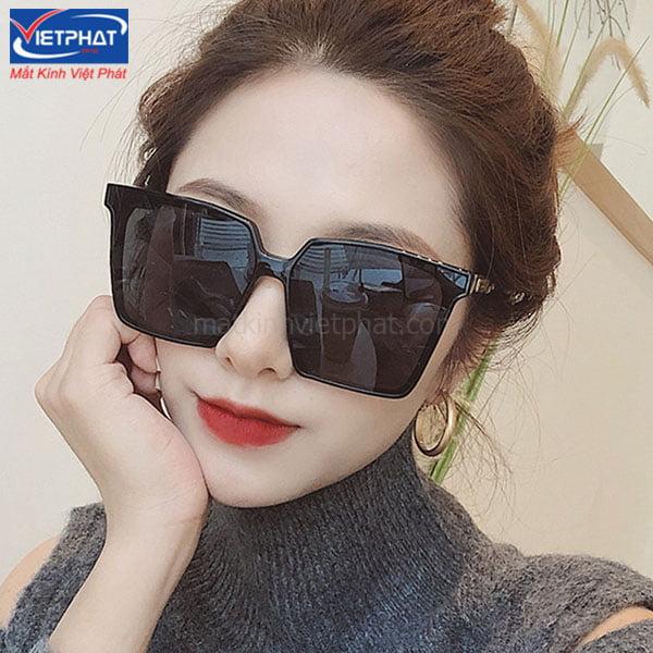 Hình 3. Kính mát nữ gọng vuông