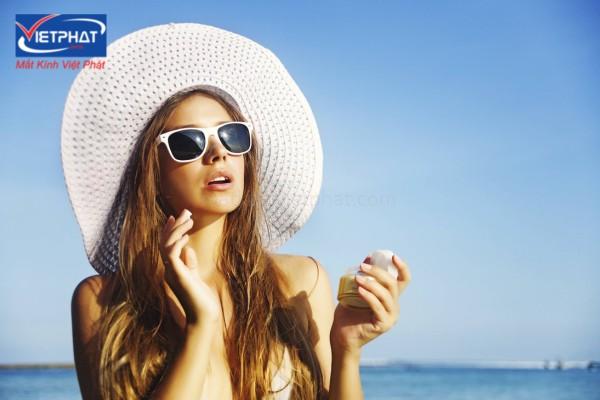 Mua kính râm chống tia UV ở đâu chất lượng? 9 kính râm nữ chống tia uv