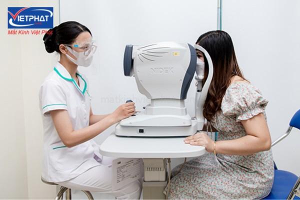 Mắt nhìn gần bị nhòe có nguy hiểm không? 6 mắt nhìn gần bị nhòe