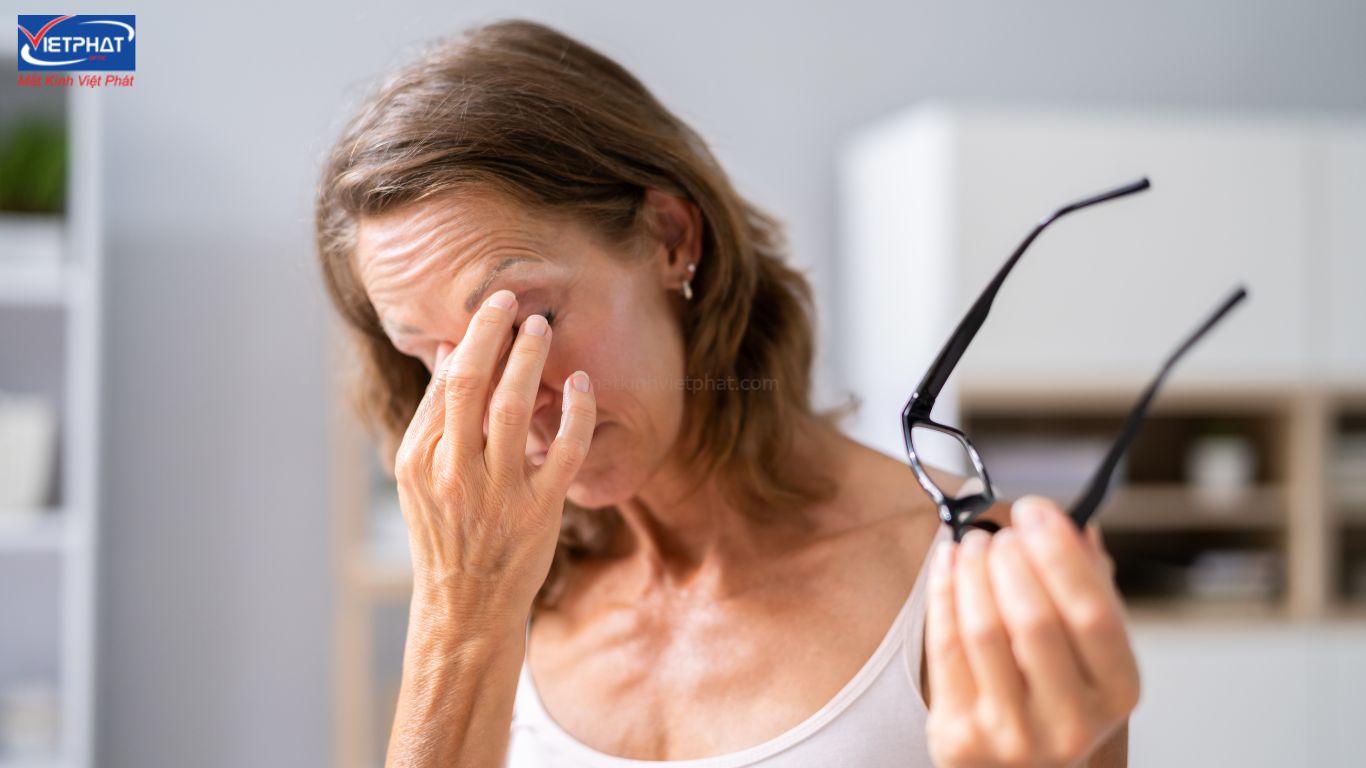 Mắt nhìn xa bị mờ, nhòe - Nguyên nhân do đâu? 8 mắt nhìn xa bị mờ
