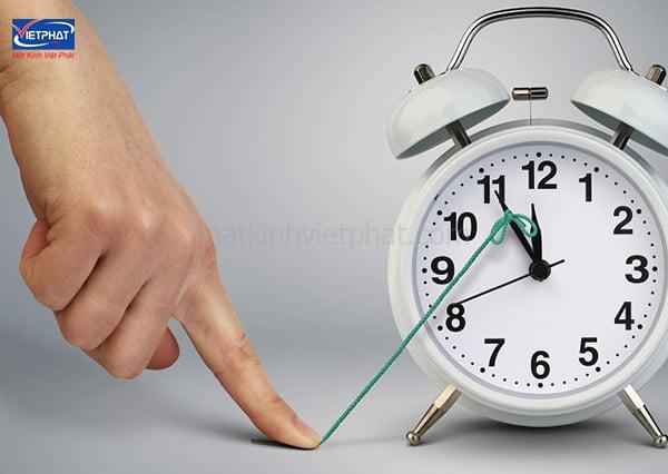 Mắt phải giật ở nam và nữ là điềm gì? Hên hay xui? 15 Góc nhìn tâm linh mắt phải giật theo giờ