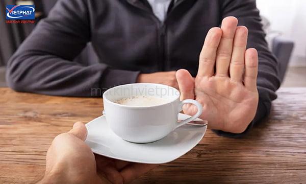 Mắt phải giật ở nam và nữ là điềm gì? Hên hay xui? 18 Hạn chế sử dụng chất kích thích giúp giảm mắt giật bên phải