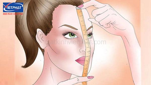 Mặt tròn đeo kính gì? Top 4 kiểu kính phù hợp với khuôn mặt tròn 8 Xác định hình dáng mặt tròn nên đeo kính gì?