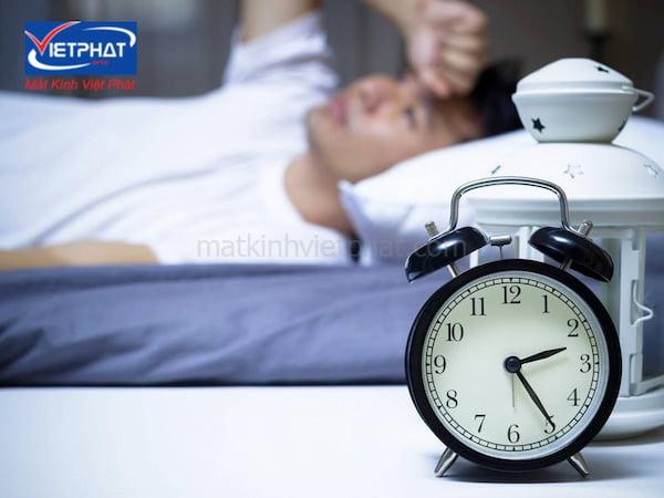 11 Nguyên nhân tăng độ cận của mắt mà bạn cần lưu ý 15 Thức khuya