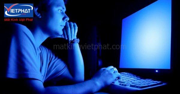 11 Nguyên nhân tăng độ cận của mắt mà bạn cần lưu ý 12 Tiếp xúc với ánh sáng xanh quá lâu