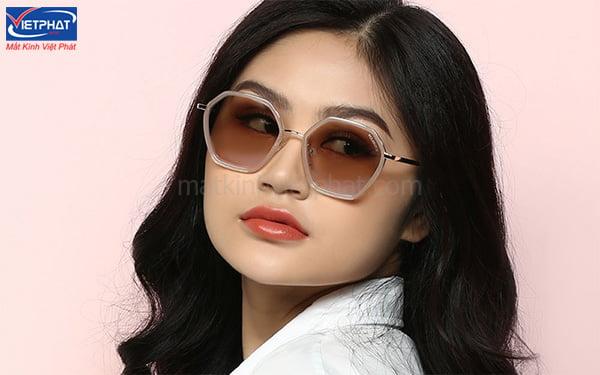 Nữ mặt tròn đeo kính gì? Tiêu chí chọn mua gọng kính phù hợp 8 Nữ mặt tròn đeo kính gì?