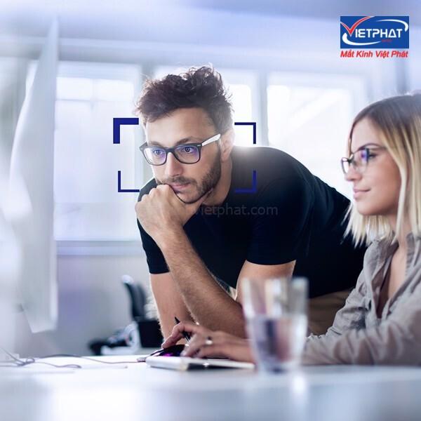 Tròng Kính Carl Zeiss là của nước nào?