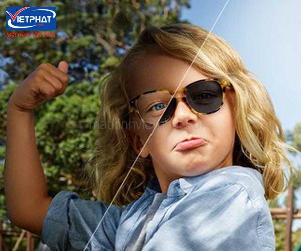 So sánh tròng Kính Zeiss Và Essilor | Loại nào tốt hơn? 9 tròng kính zeiss và essilor