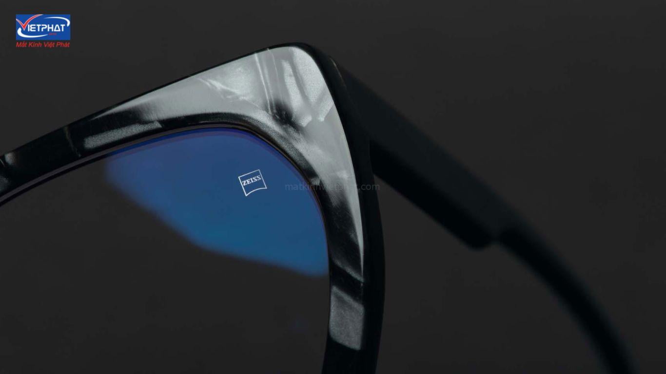 So Sánh Tròng Kính ZEISS và HOYA 7 Thương hiệu tròng kính Zeiss được ưa chuộng vì có nhiều ưu điểm nổi bật