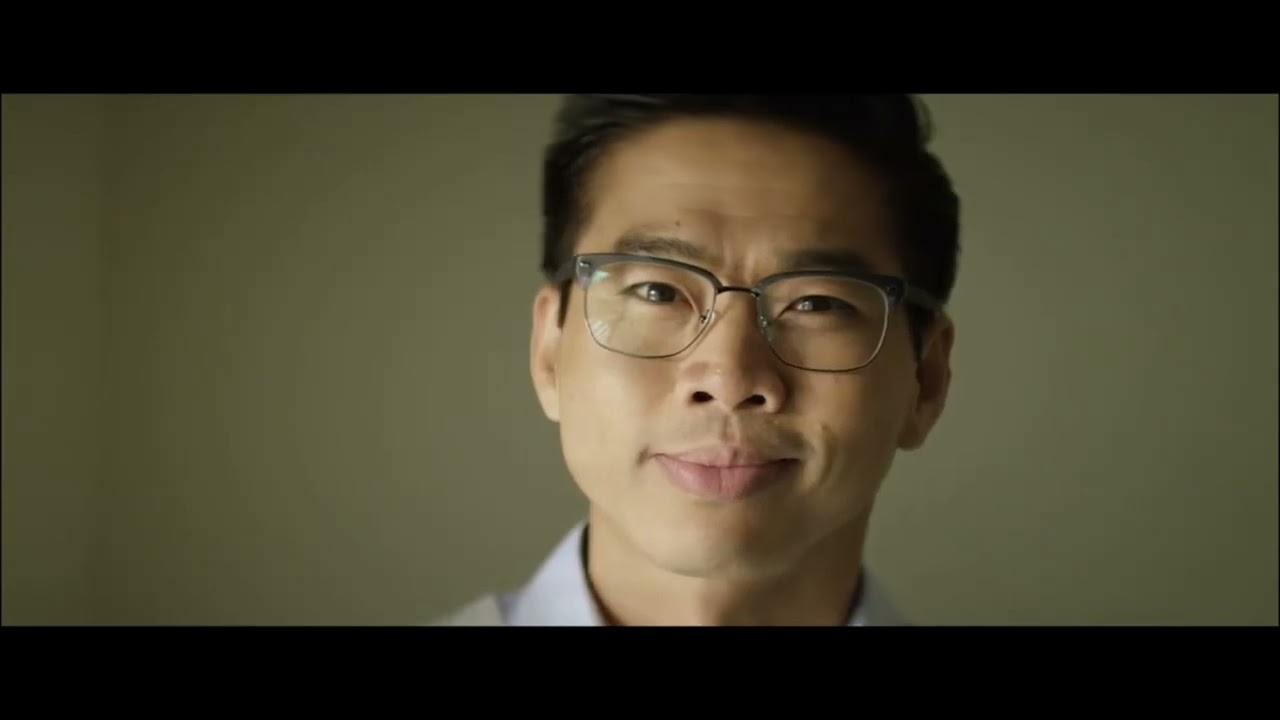 Kính đa tròng đổi màu Essilor Varilux Transitions Xtractive Polarized