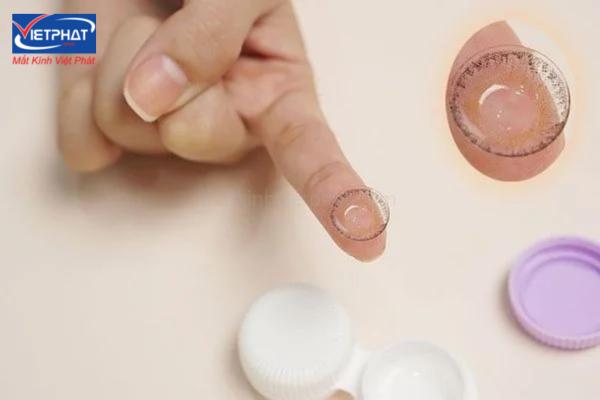 Cách rửa kính áp tròng an toàn & hiệu quả 6 Cách rửa kính áp tròng