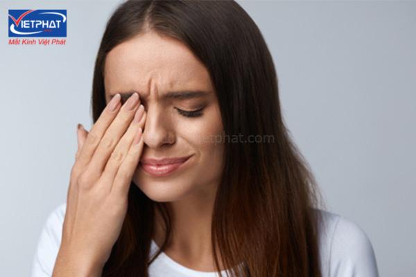 Hiện tượng chớp mắt liên tục có nguy hiểm hông? 8 Chớp mắt liên tục