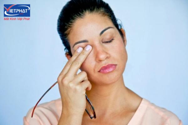 Hiện tượng chớp mắt liên tục có nguy hiểm hông? 10 Mỏi mắt chớp mắt liên tục