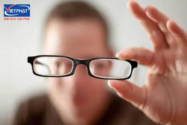 Loạn thị là gì? Nguyên nhân và cách khắc phục 16 cận thị khác gì loạn thị