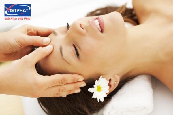 Phương pháp bấm huyệt chữa cận thị có hiệu quả không? 11 bấm huyệt có chữa được cận thị không