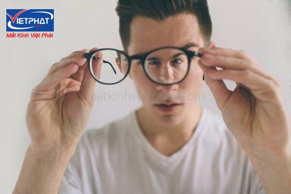 Bị choáng khi đeo kính mới: Nguyên nhân, triệu chứng và cách khắc phục 9 Tròng kính kém chất lượng