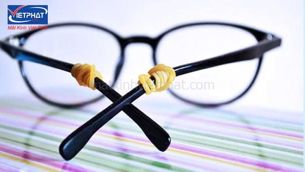 Bật mí 9 cách đeo kính không bị tuột hiệu quả 100% 12 Cách đeo kính không bị tuột bằng dây chun
