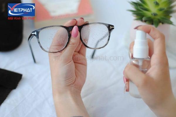 Hướng dẫn vệ sinh kính cận đúng cách đơn giản tại nhà 11 Vệ sinh mắt kính đúng cách