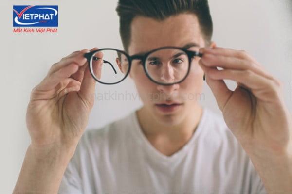 Hướng dẫn vệ sinh kính cận đúng cách đơn giản tại nhà 8 Lý do cần vệ sinh mắt kính?