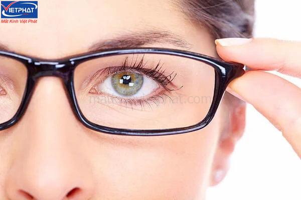 Cận nặng có bị mù không? Độ cận nặng nhất là bao nhiêu? 11 Cận bao nhiêu độ thì không được mổ