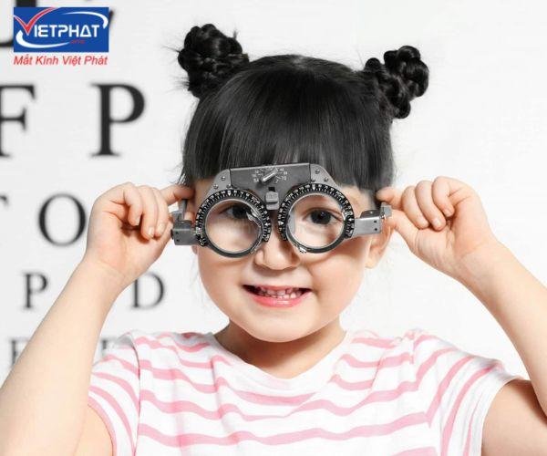 Có nên đeo kính cận thường xuyên không? 9 có nên đeo kính cận thường xuyên