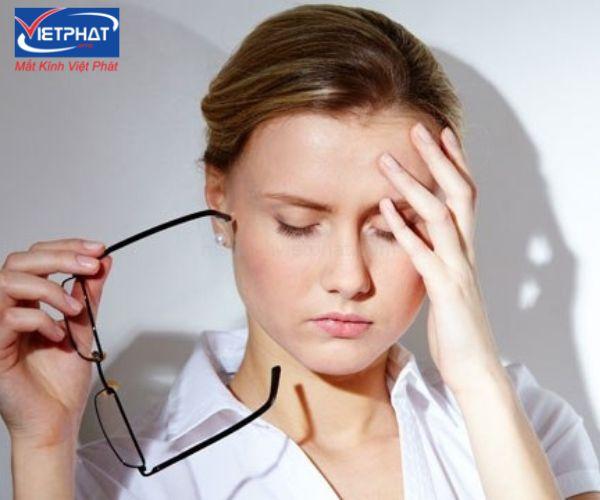 Có nên đeo kính cận thường xuyên không? 10 có nên đeo kính cận thường xuyên