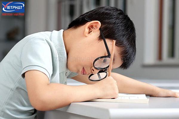 Đâu là nguyên nhân gây ra cận thị? Cách điều trị hiệu quả 7 nguyên nhân gây ra cận thị là gì