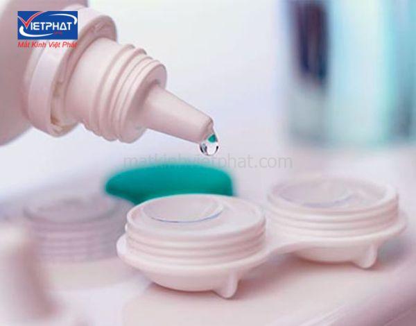 7 Cách khắc phục đeo kính áp tròng bị cay mắt 12 đeo kính áp tròng bị cay mắt